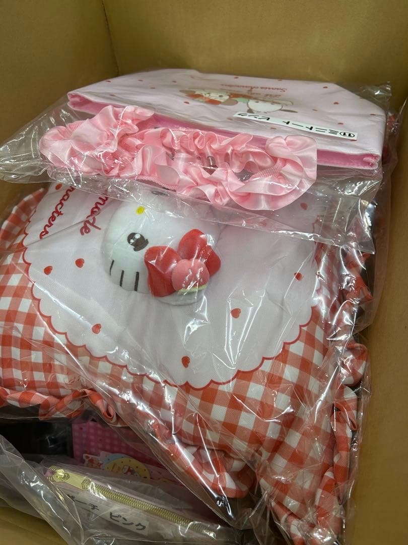 サンリオ mikko くじ レリーフクッション キャリーケース - メルカリ